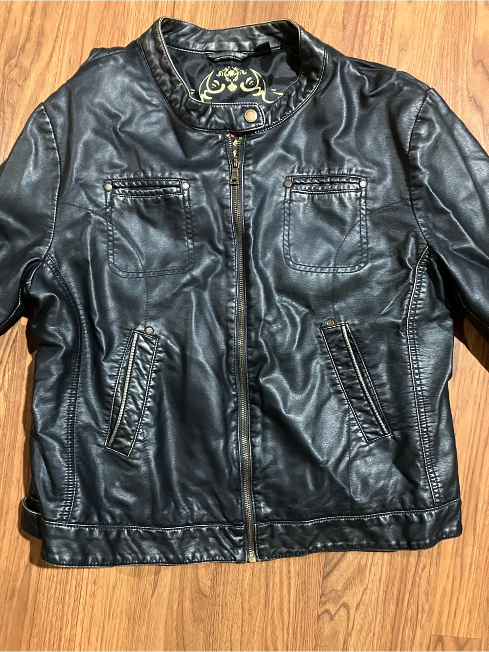 Women’s big chill
Leather jacket - Picture 2 of 9